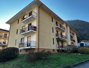 Foto 1 di 18 - Quadrilocale in Vendita in Via D’Adda 35 a Varallo