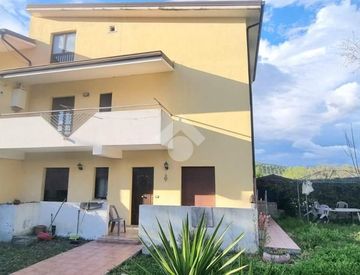 Foto 1 di 32 - Quadrilocale in Vendita in Via Martiri di Nassirya a San Floro