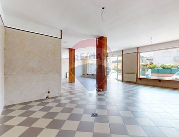 Stanza - Locale commerciale in Vendita in Via della Gronda 219 B a Viareggio
