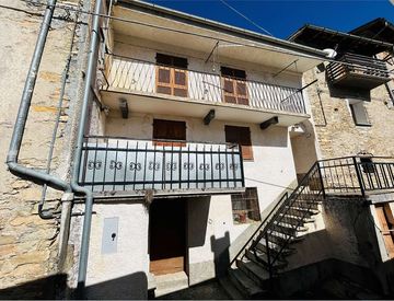 Foto 1 di 22 - Casa indipendente in Vendita in zona Piaggia a Briga Alta