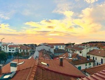 Foto 1 di 14 - Attico, mansarda in Vendita in Viale Italico a Forte dei Marmi