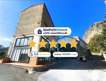 Foto 1 di 32 - Villa in Vendita in Via Roma a Cefalù