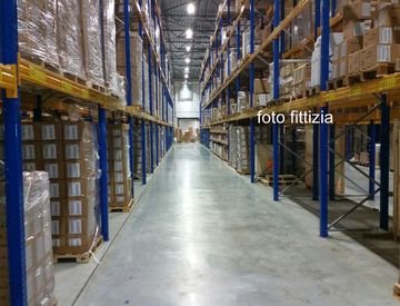 Corridoio - Laboratorio in Vendita in Via Popolesco a Montemurlo