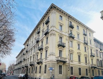 Foto 1 di 50 - Appartamento in Vendita in Corso Vittorio Emanuele II 111 a Torino