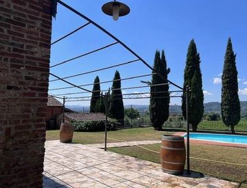 Foto 1 di 12 - Villa in Affitto a Lucignano