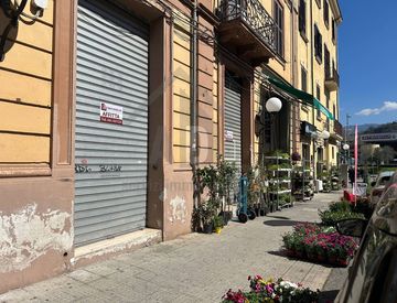 Vista - Locale commerciale in Affitto in Via Piave 14 a Cosenza