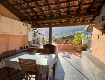 Terrazza - Rustico, casale in Vendita in Via Forno 14 a Dolceacqua