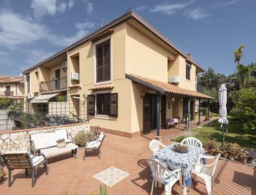 Terrazza - Villa in Vendita in Via Duca degli Abruzzi 205 a San Giovanni la Punta