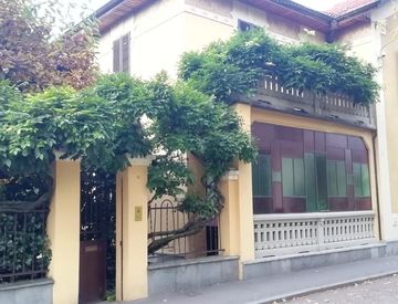 Facciata - Villa in Vendita in Via Brigata Cagliari 17 a Pinerolo