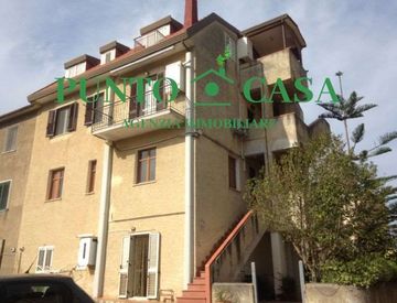 Foto 1 di 37 - Quadrilocale in Vendita in Via Nazario Sauro a Falerna