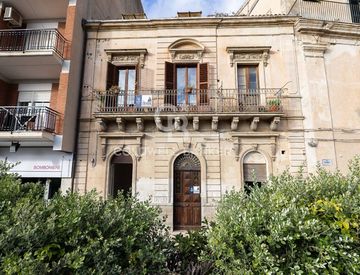 Foto 1 di 26 - Casa indipendente in Vendita in Via Guglielmo Marconi 16 a Scicli
