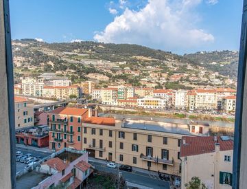 Foto 1 di 22 - Trilocale in Vendita in Via Falerina 18 a Ventimiglia