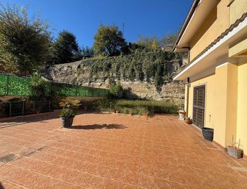 Facciata - Casa bifamiliare, trifamiliare in Vendita in Viale Europa a Formello