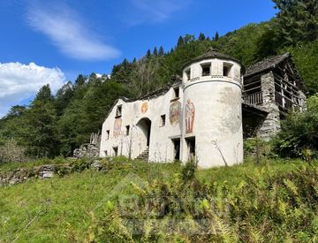 Foto 1 di 7 - Baita, bungalow, chalet, trullo in Vendita in Strada Provinciale 10 a Boccioleto