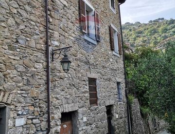 Foto 1 di 14 - Casa bifamiliare, trifamiliare in Vendita in zona Centro a Vallebona