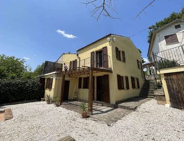 Facciata - Casa bifamiliare, trifamiliare in Vendita in Contrada Bellucco Castello a Servigliano