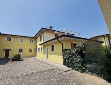 Facciata - Bilocale in Vendita in Via Ramiro Rampinelli a Verolanuova