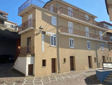 Foto 1 di 18 - Casa indipendente in Vendita in Via Silvio Pellico a San Mango d'Aquino