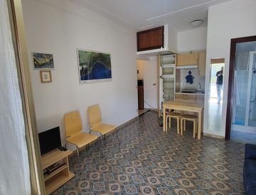 Soggiorno - Monolocale in Vendita in Via Michelangelo a Borghetto Santo Spirito