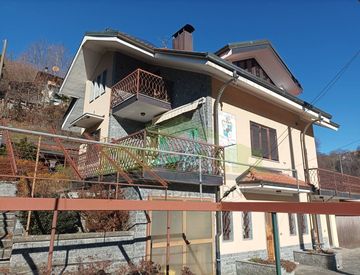 Foto 1 di 24 - Villa in Vendita a Quarona