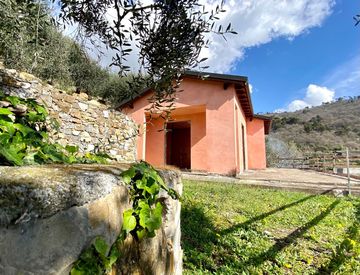 Foto 1 di 17 - Villa in Vendita in Via F. Cascione 31 a Villa Faraldi