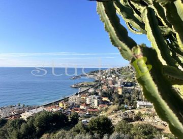 Foto 1 di 21 - Rustico, casale in Vendita in Strada della Cava a Bordighera