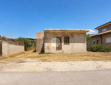 Facciata - Rustico, casale in Vendita in Via Sant'Andrea 111 a Avezzano