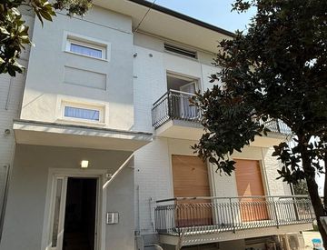 Facciata - Trilocale in Vendita in Via Lago di Garda a Fano