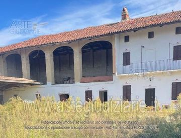 Foto 1 di 37 - Rustico, casale in Vendita in Via Emanuele Filiberto 54 a Tronzano Vercellese