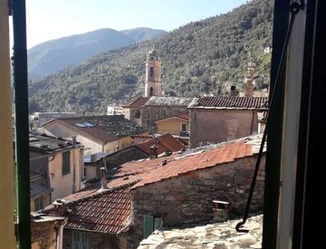 Foto 1 di 12 - Casa indipendente in Vendita in Via Ponte 8 a Badalucco