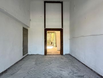 Stanza - Locale commerciale in Vendita in Via Guglielmo Oberdan 71 a Lucca