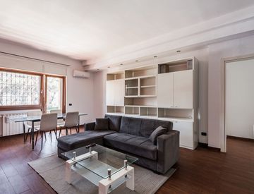 Soggiorno - Trilocale in Vendita in Via delle Antille 46 a Roma