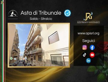 Foto 1 di 32 - Appartamento in Vendita in Via E. Cuzzocrea 13 a Reggio Calabria