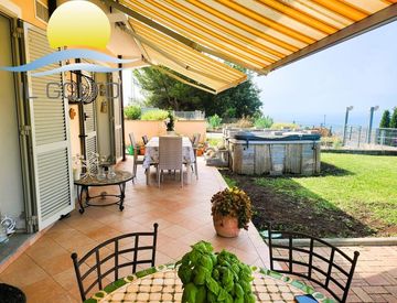 Terrazza - Trilocale in Vendita in Via Monade 25 a Diano Castello