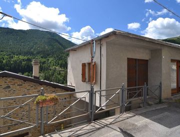Foto 1 di 17 - Trilocale in Vendita in Via Guerrino Lanteri 7 a Briga Alta