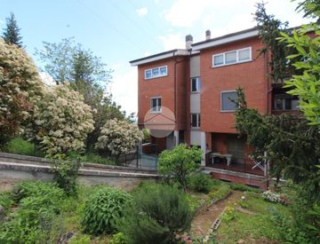 Facciata - Attico, mansarda in Vendita in Via Leonardo Da Vinci 61 a Ferrazzano