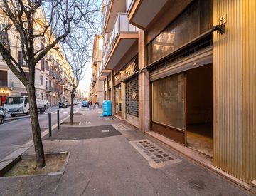 Vista - Locale commerciale in Vendita in Via Claudio Luigi Berthollet 4 a Torino