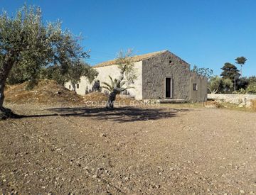 Foto 1 di 21 - Casa indipendente in Vendita in Via Palazzelle Scalonazzo 12 a Modica
