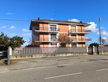 Foto 1 di 20 - Quadrilocale in Vendita in Via Circonvallazione 48 a Bianzè