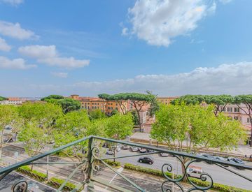 Vista - Quadrilocale in Vendita in Circonvallazione Gianicolense 136 a Roma