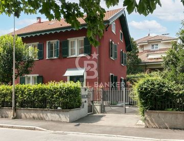 Villa in Vendita in Via XXIX Maggio 5 a Legnano - 408mq - Casa.it