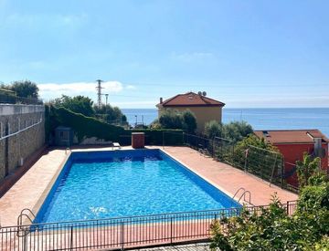 Piscina - Bilocale in Vendita in Via Salvador Allende 9 a Cipressa