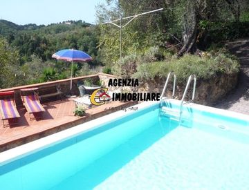 Piscina - Rustico, casale in Vendita in Via Montebello 151 a Camaiore