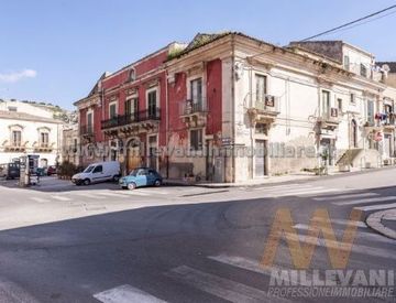 Foto 1 di 24 - Quadrilocale in Vendita in Via G. B. Perasso a Scicli