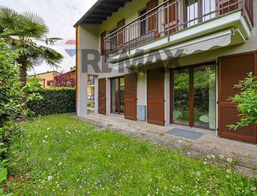 Facciata - Bilocale in Vendita in Via della Rovere a Lavena Ponte Tresa