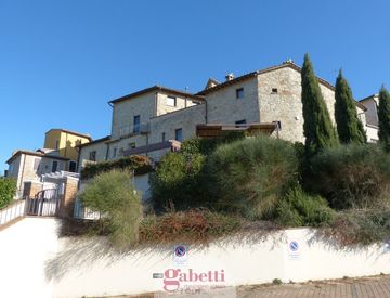 Foto 1 di 35 - Appartamento in Vendita in Via Belfiore 10 a Montecastrilli