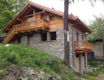 Foto 1 di 24 - Casa indipendente in Vendita in Via Frejus a Bardonecchia