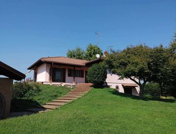 Foto 1 di 26 - Casa indipendente in Vendita in Piazzale Felice Dardano a Villata