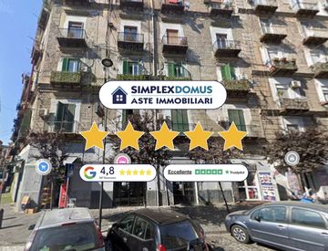 Foto 1 di 33 - Appartamento in Vendita in Via Alessandro Poerio a Napoli