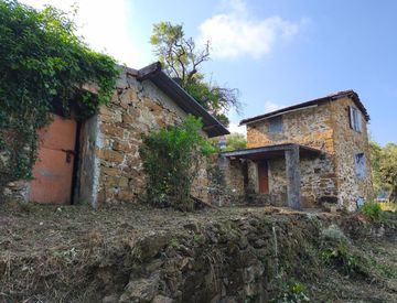 Foto 1 di 28 - Casa indipendente in Vendita in Campagna a Dolceacqua